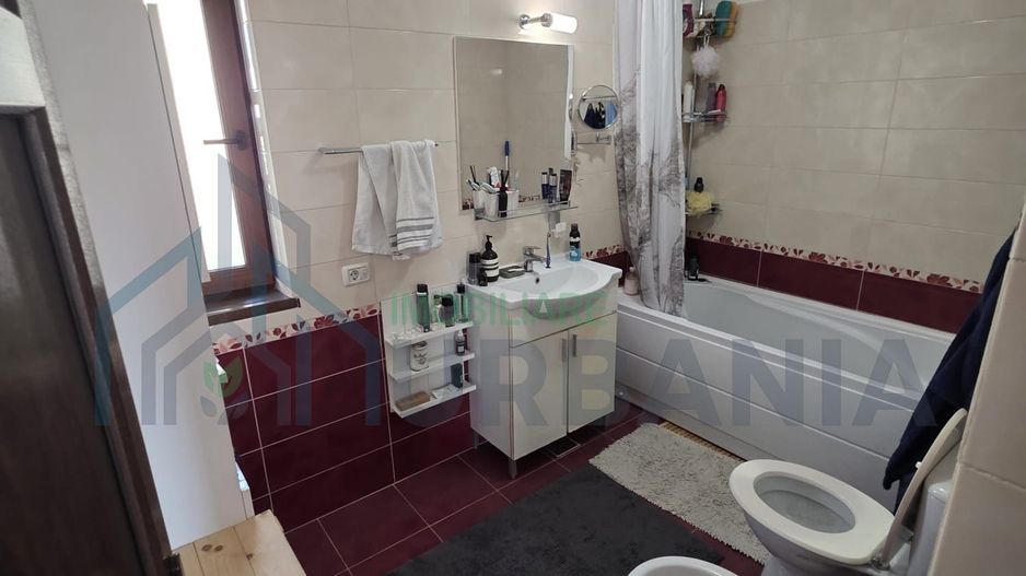 Casă înșiruită mobilată de închiriat în Valea Adâncă, Iași - 3 camere, 2 băi - Poză 6