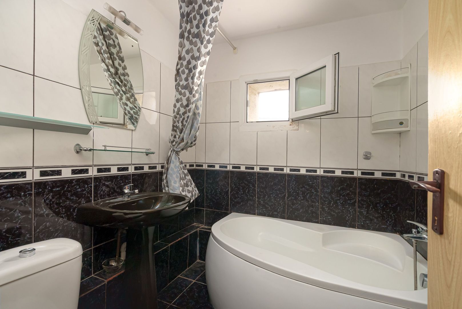 Apartament de vanzare 3 camere - Teiul Doamnei. - Poză 11