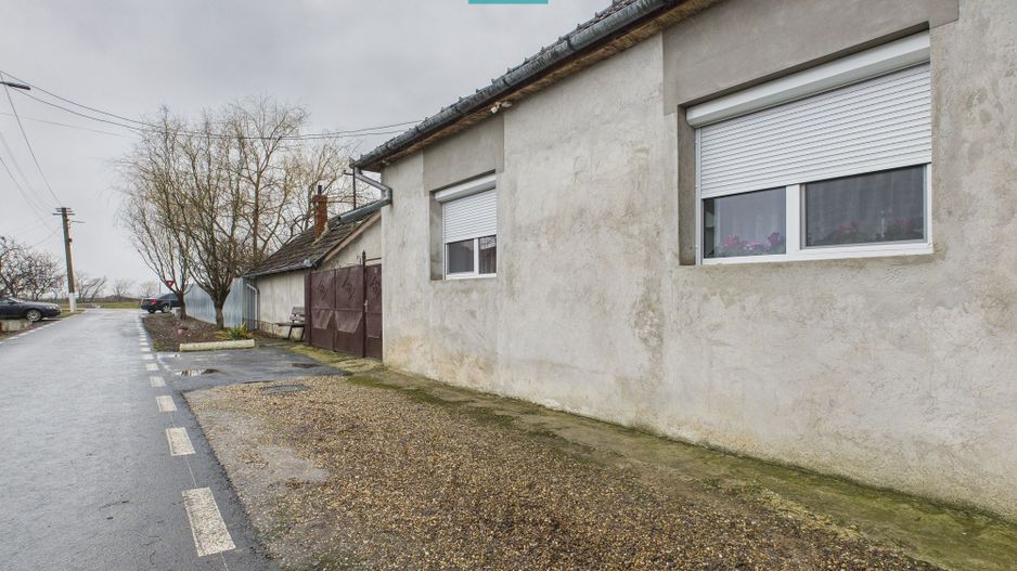 Casă cu 2 corpuri și 3 camere în Nădab - Poză 1