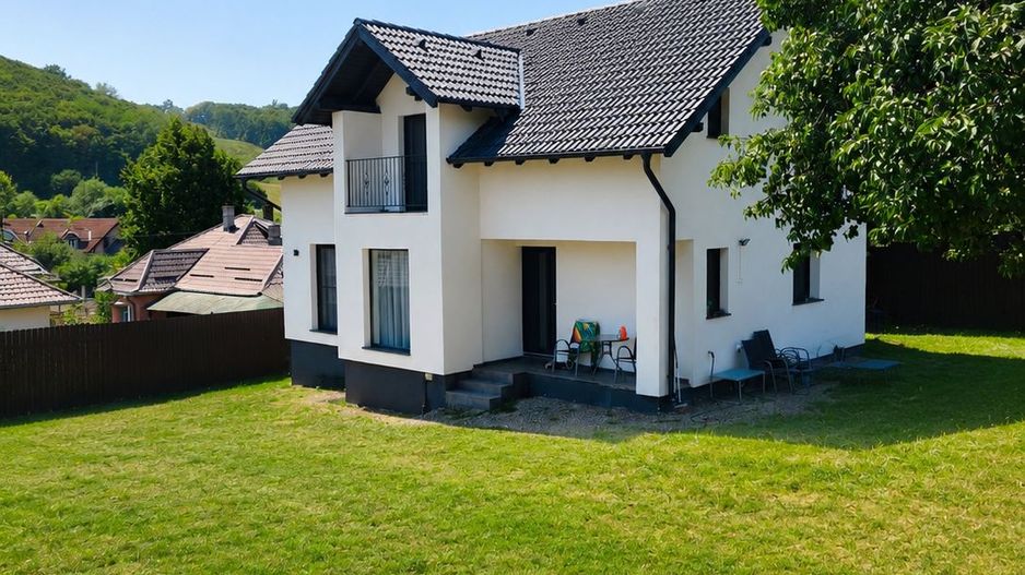 Casă singur în curte, materiale premium Corunca (4camere) - Poză 2