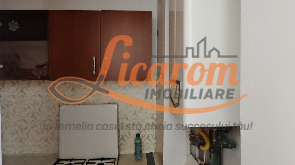 Garsoniera Tractorul Coresi,etaj intermediar,mobilata,utilata. - Poză 11