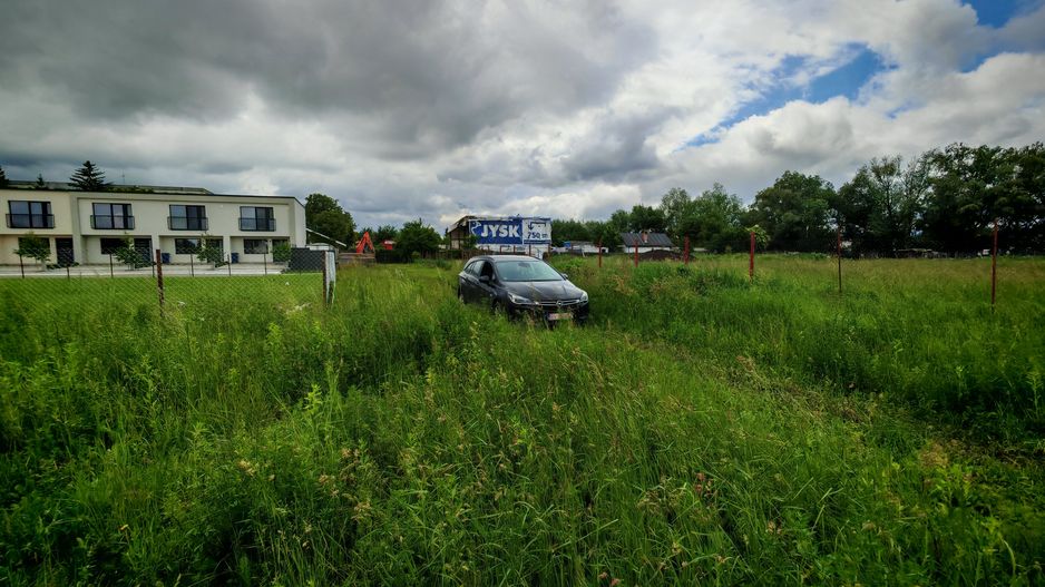 BARTOLOMEU,intravilan,intre case,suprafata de 774 mp,constructii P+2 - Poză 7