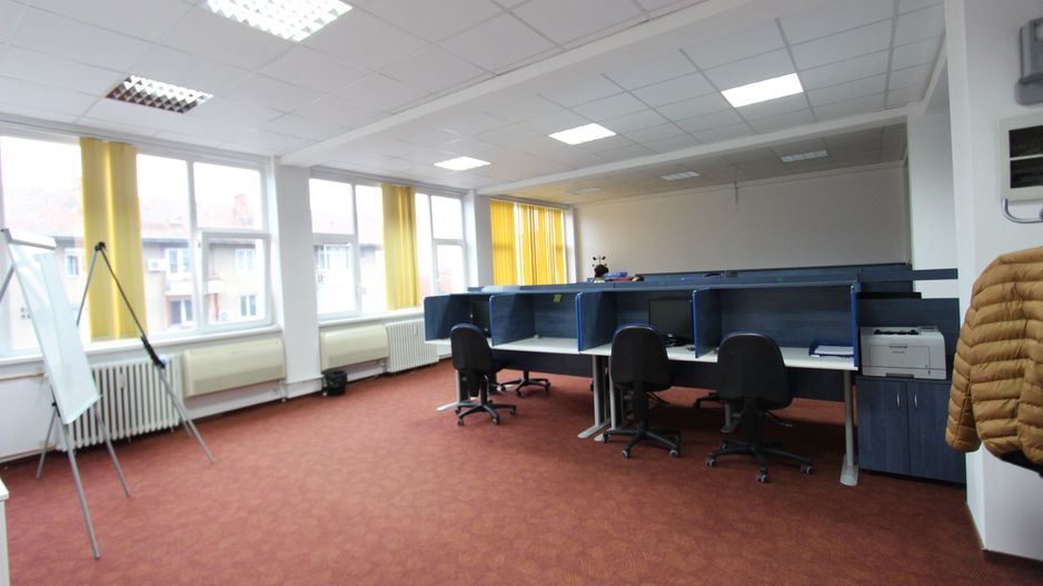 Birouri spatioase in cladire de birouri - Poză 2