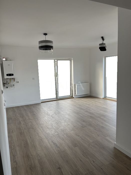 Apartament Spațios cu 3 Dormitoare și Terasă în Zona Dâmbul Rotund - Poză 1