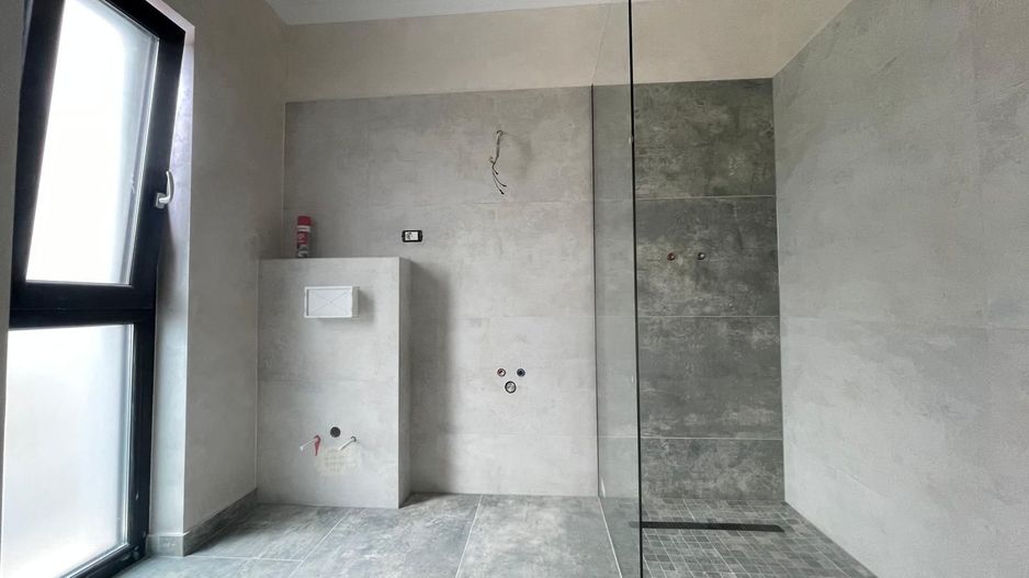 Duplex-4 dormitoare- despartit prin garaj -SUPER POZITIE - Poză 14