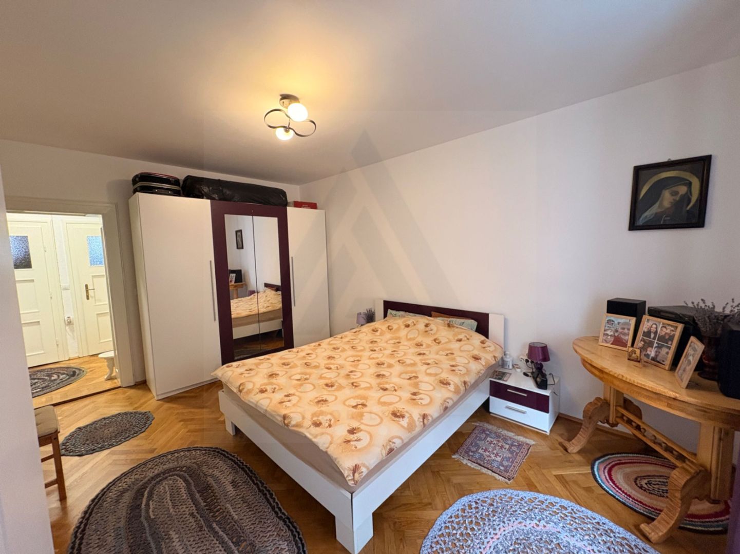 Apartament decomandat 70 mp utili 2 bai pivnita si curte 58 mp Central - Poză 9