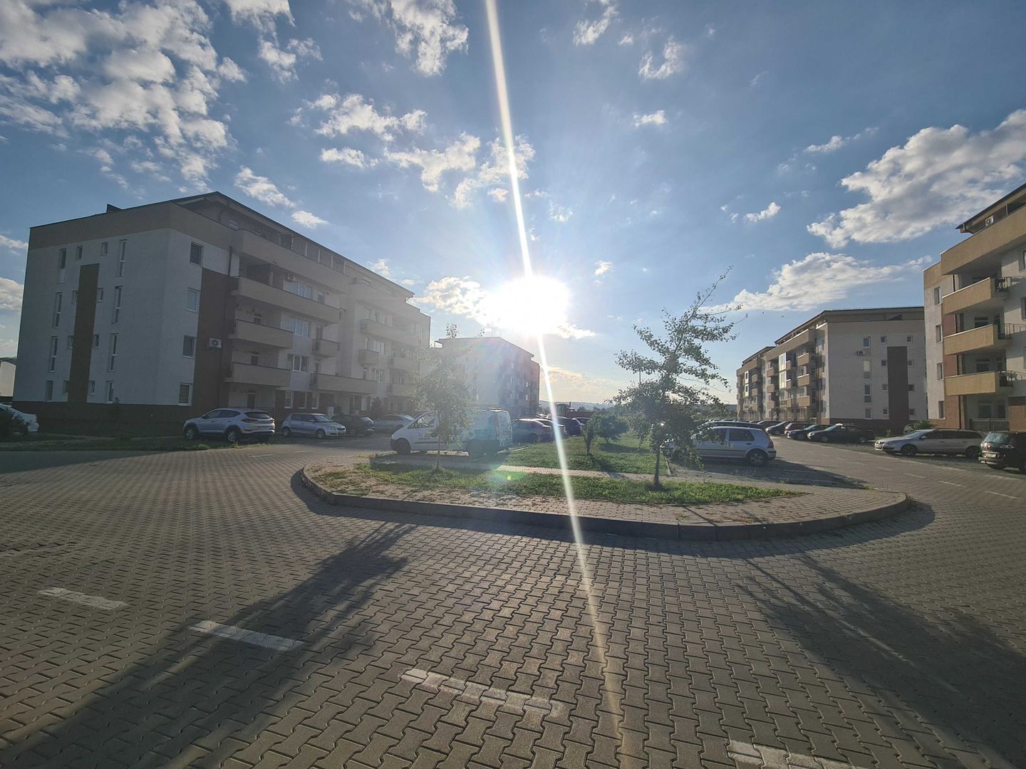 Apartament Etaj 1, 2 camere  plus dressing   zona Compa  Vasile Aaron - Poză 8