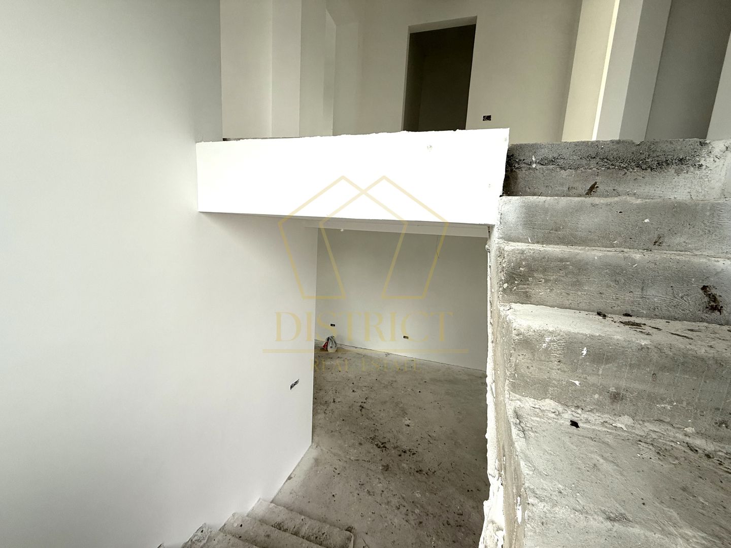 Duplex cu bucatarie inchisa si 4 camere | Sacalaz - Poză 7