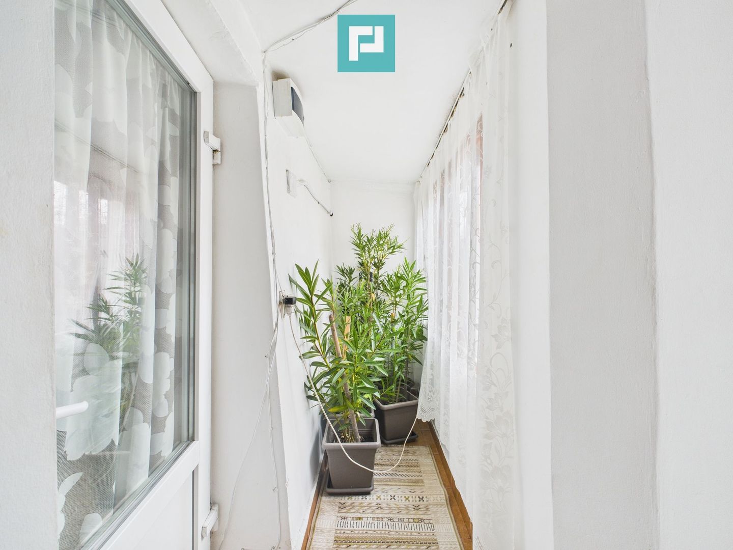 Două case pe un teren generos în Ghiroda - Poză 16