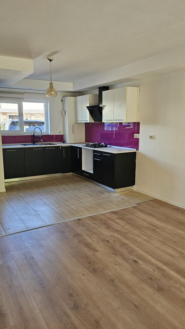 Vila 3 camere in Cosmopolis - Poză 2