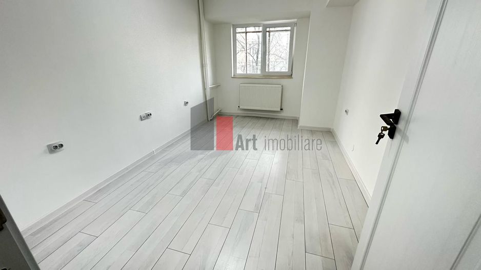 Apartament 3 camere metrou Romancierilor,centrala proprie - Poză 2
