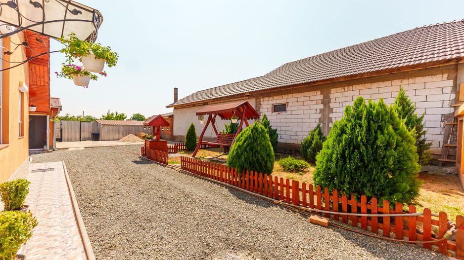 Casă spațioasă la sol în Macea - Poză 6