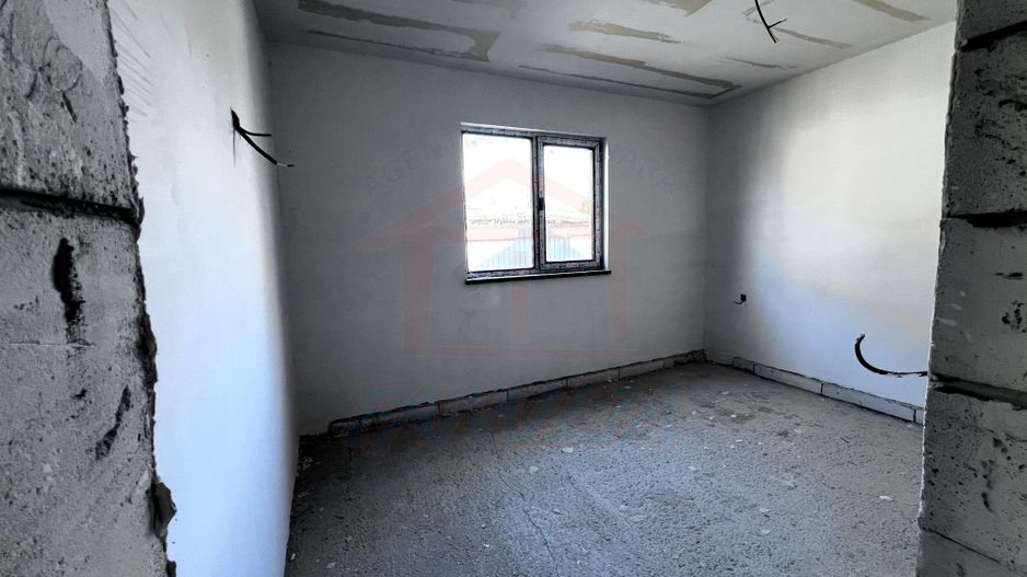 Vanzare casa P+M in Sendreni( in spatele Primariei), pret 99 000 euro - Poză 20