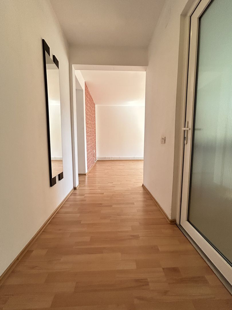 Apartament cu 2 camere de vânzare la mansardă în zona Poarta 6 - Poză 10