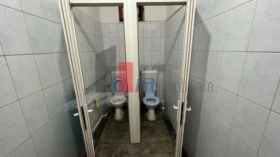 Spatiul "OBERT" , vitrina cu deschidere mare la strada, trafic pietonal si auto - Poză 4