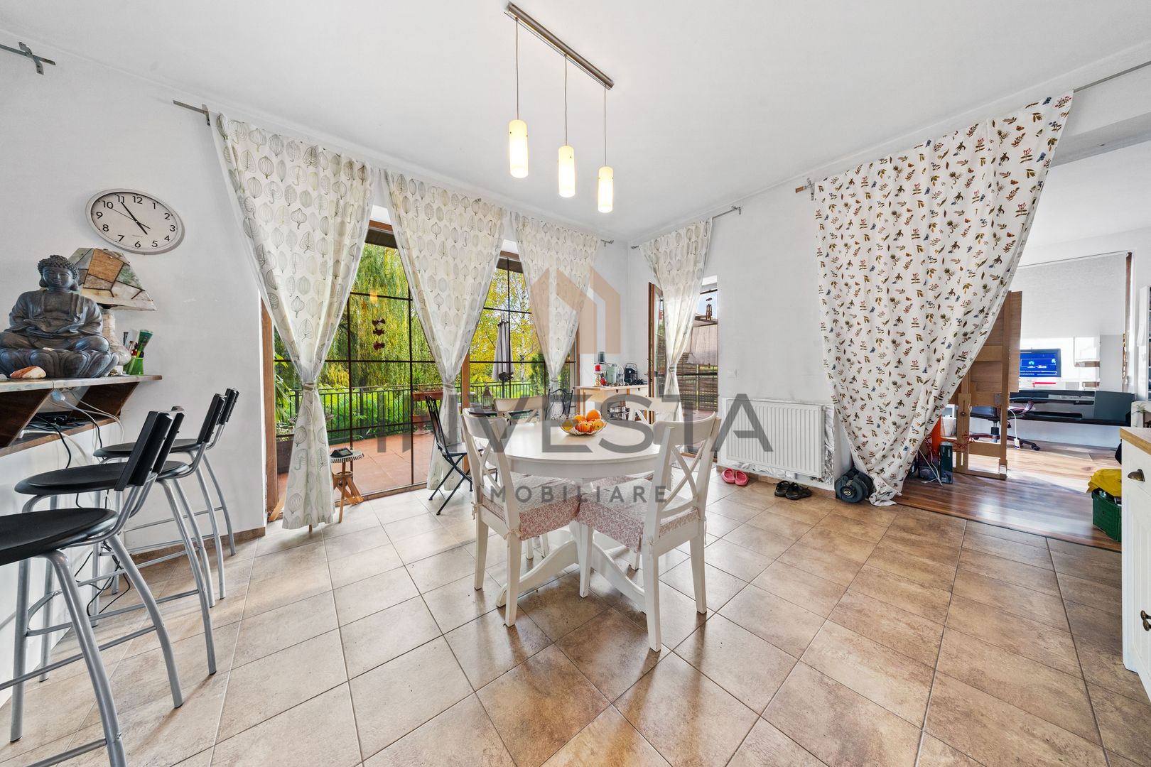 Resedinta impunatoare cu teren generos de 2.012 mp in Buna Ziua! - Poză 3