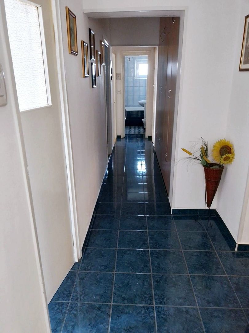 Apartament cu 3 camere, decomandat, zona Republicii - Poză 6