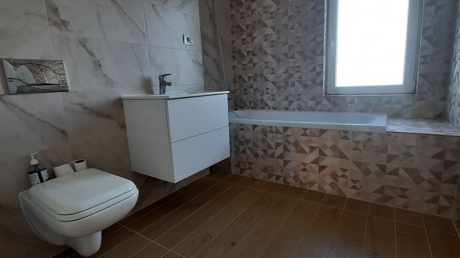 Apartament cu 3 camere. - Poză 10