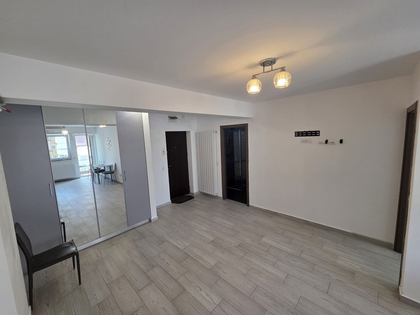 Se oferă spre închiriere apartament 2 camere, complet mobilat - Poză 2
