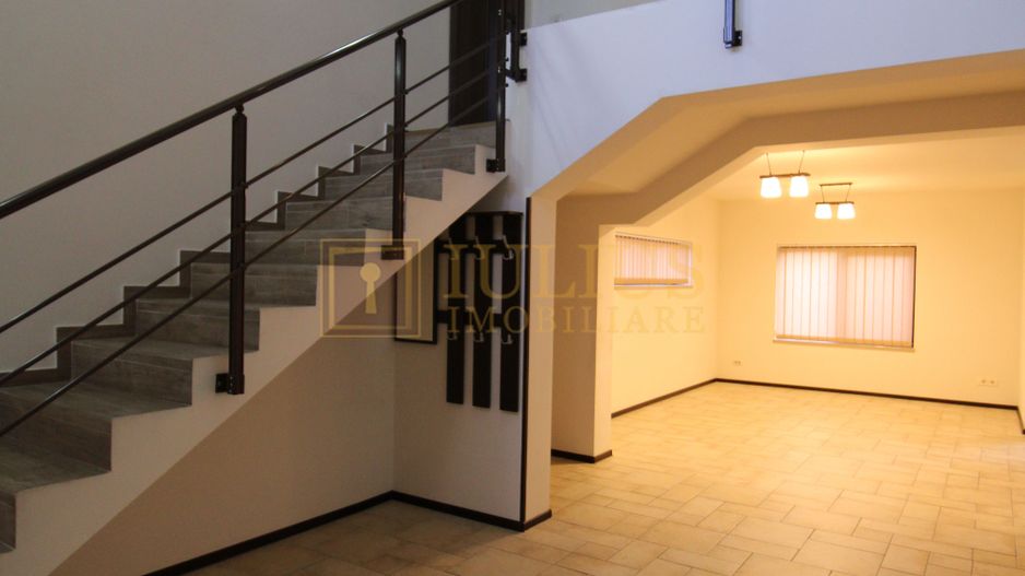 Zona Cetatii; 6 incaperi, ideal pentru sediu firma. - Poză 3