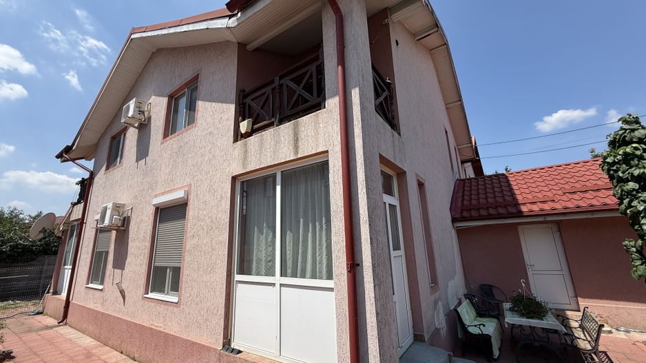 Vila P+1 cu terasă 255 mp + garaj 22,5 mp si teren 417 mp-Berceni ! - Poză 3