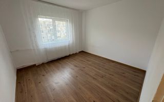 Decomandat. Model spatios. Disponibil imediat. Etaj intermediar. - Poză 12