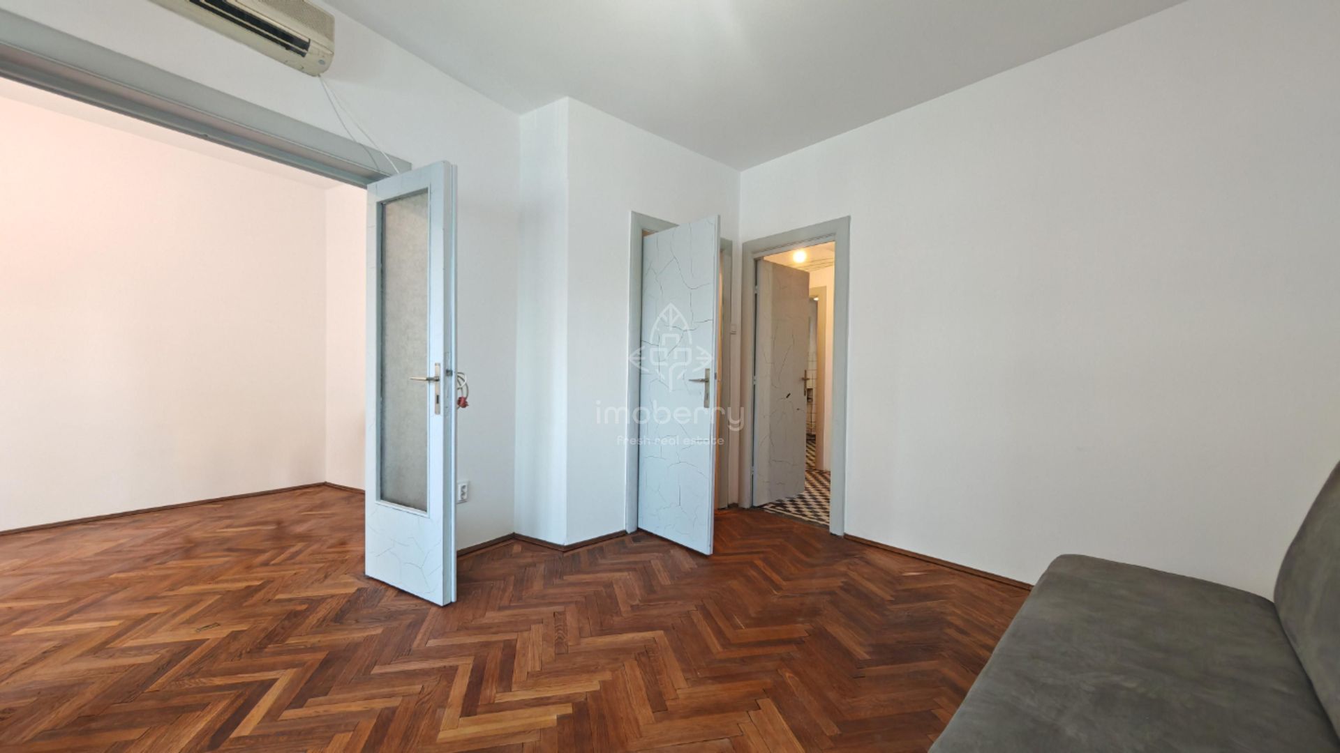 Vanzare apartament 3 camere, boxa, zona Stirbei Voda-Calea Plevnei-Cismigiu - Poză 2