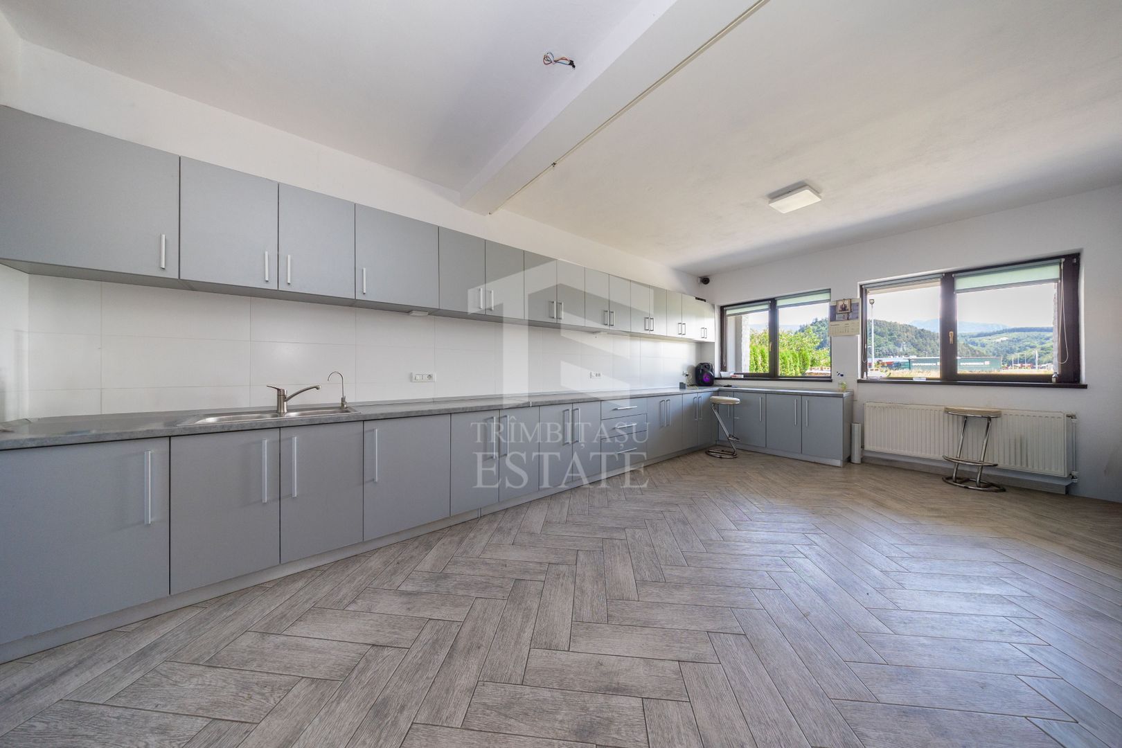RASNOV| Cladire multifunctionala | 350 mp | Vad turistic si comercial - Poză 11