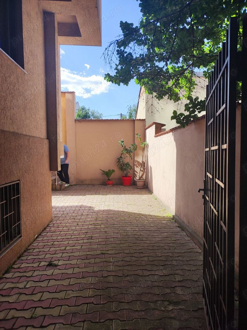 Ap 3 camere,curte, terasă vilă Dămăroaia - Poză 4