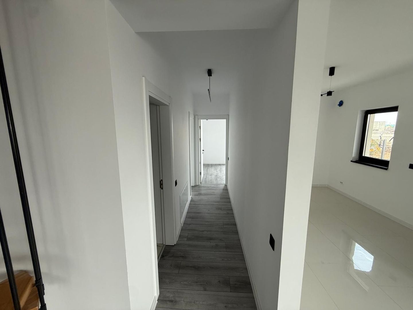 Vilă Premium cu 5 Camere în Tunari | Lângă Cosmopolis & Școala Mark T. - Poză 7