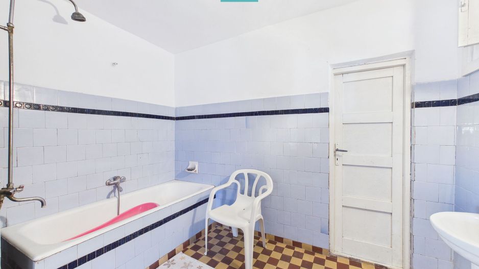 Casă solidă cu 5 camere in localitatea Almaș, Arad - Poză 16