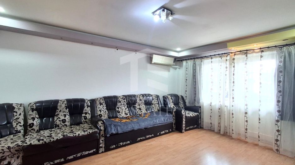 De Vanzare Apartament cu  3 camere  zona Mall Vitan - Poză 2