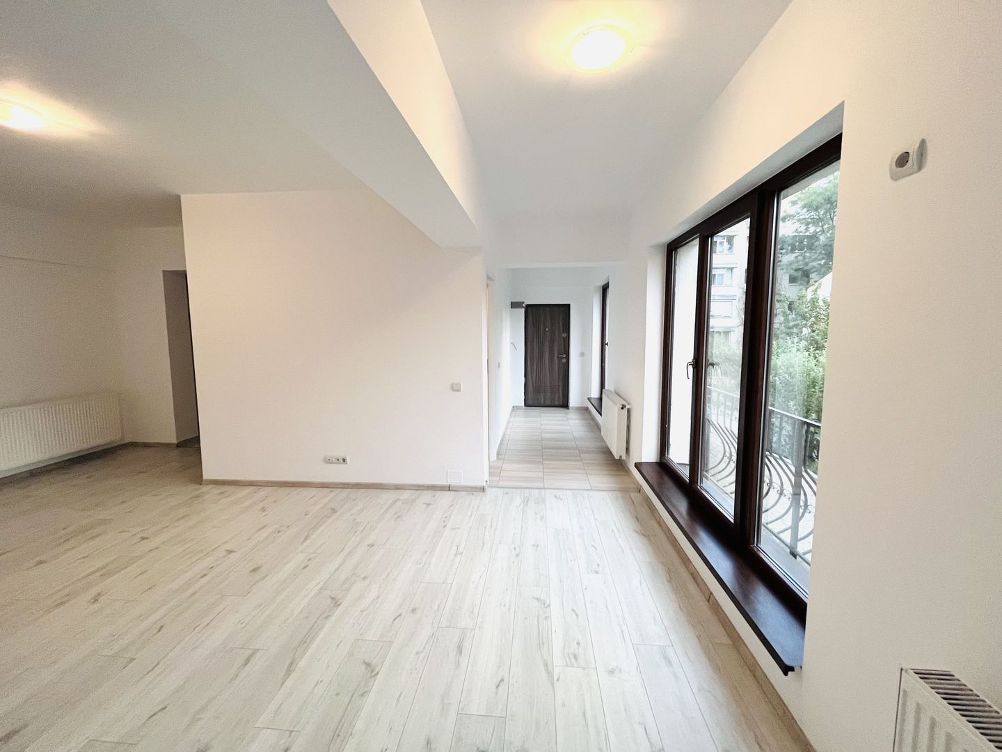 APARTAMENT 2 CAMERE DECOMANDAT BLOC NOU DEZROBIRII - Poză 1