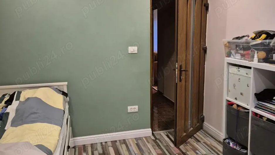 Aradului | 4 camere | Decomandat| Etaj intermediar | 3 balcoane si boxă - Poză 4