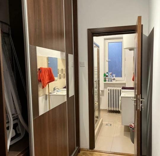 Apartament 2 camere ultracentral, mobilati utilat,et.1 ,47mp utili,vedere spate. - Poză 1