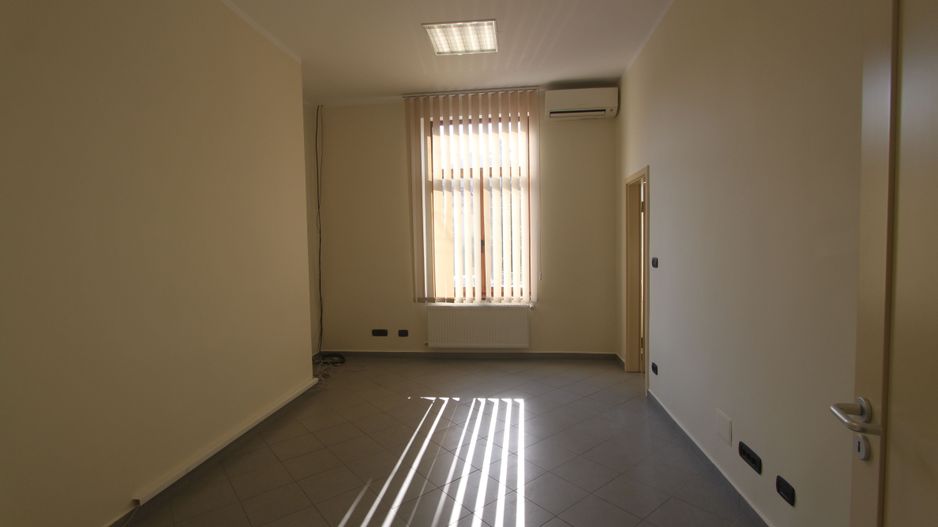 Birouri în vila - zona Balcescu - Poză 17