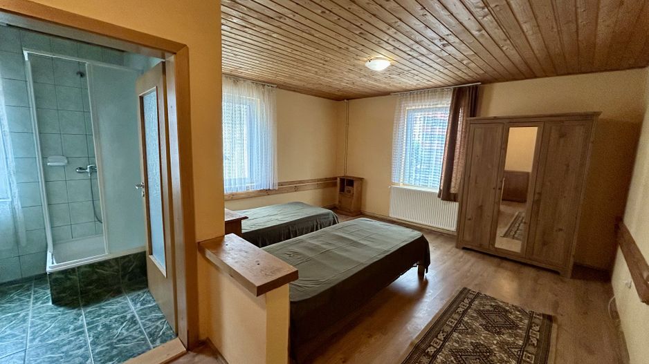 Pensiune cu potențial deosebit, vedere spectaculoasă spre Piatra Craiului - Poză 22