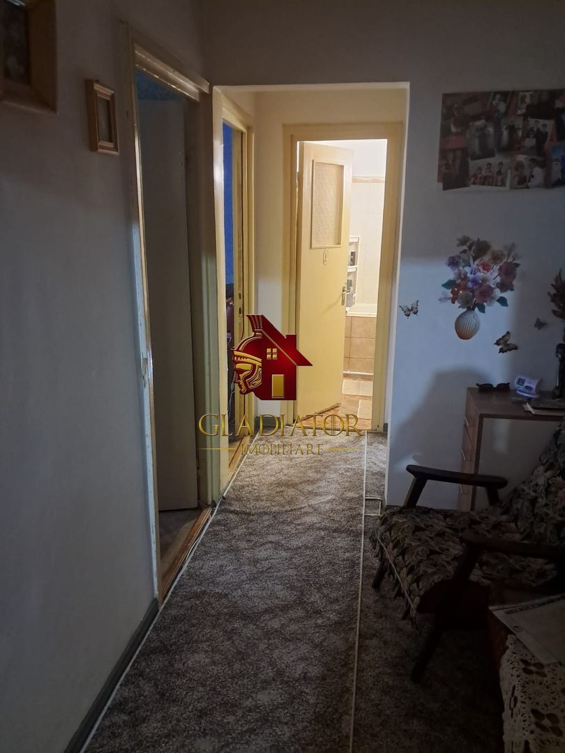Apartament 3 camere, decomandat, zona Gara Iasi, la bulevard, nu rata - Poză 1