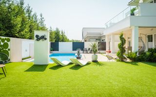 Vilă ultramodernă cu piscină - Poză 3