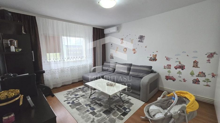 INEL I - Apartament cu centrala pe gaz, loc de parcare si pod de 60 mp - Poză 1