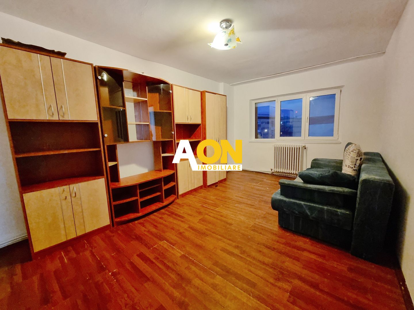Apartament 3 camere, 2 bai, decomandat, etaj 3,  Cetate, zona Mercur - Poză 4