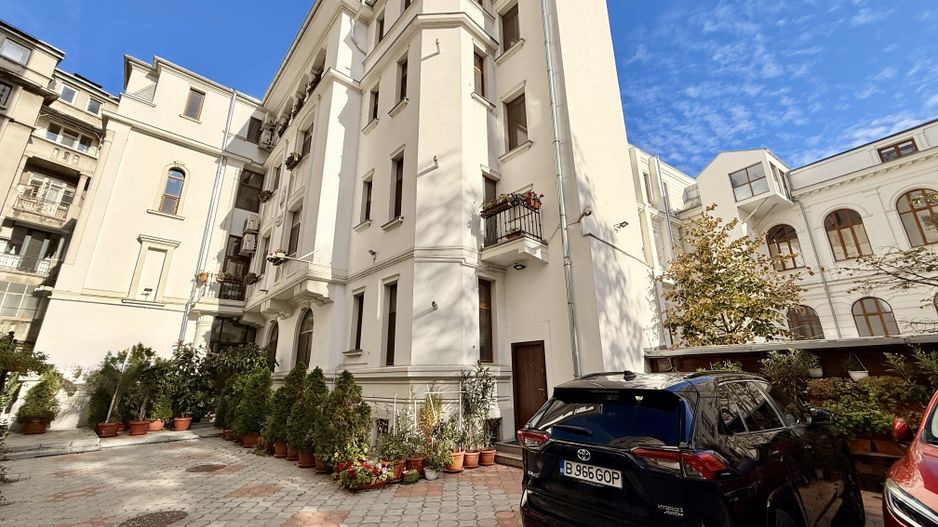 Piata Unirii Fantani Vila  500 mp utili curte 204 mp - Poză 4