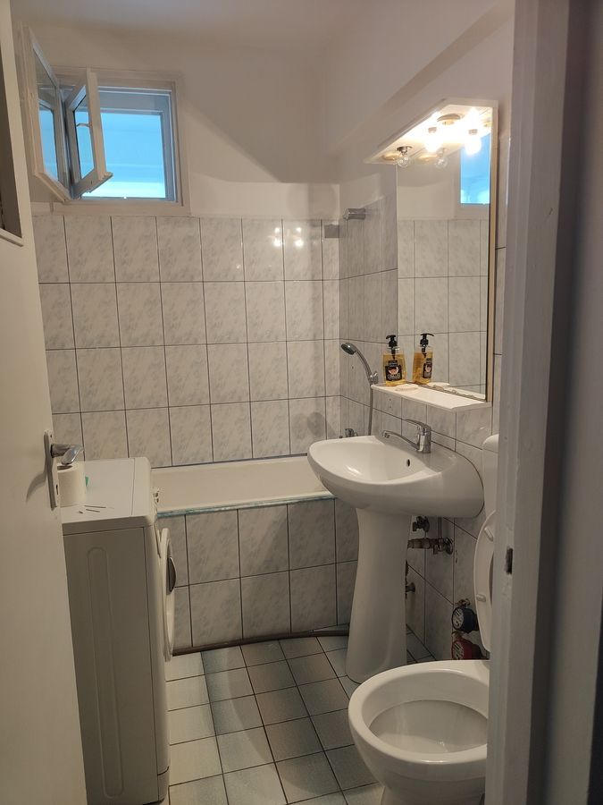 Vanzare apartament luminos de 2 camere in Titan-Lotru, pret negociabil - Poză 6