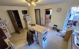 Casa 7 camere 3 bai 2 intrari Zona Garii - Poză 11