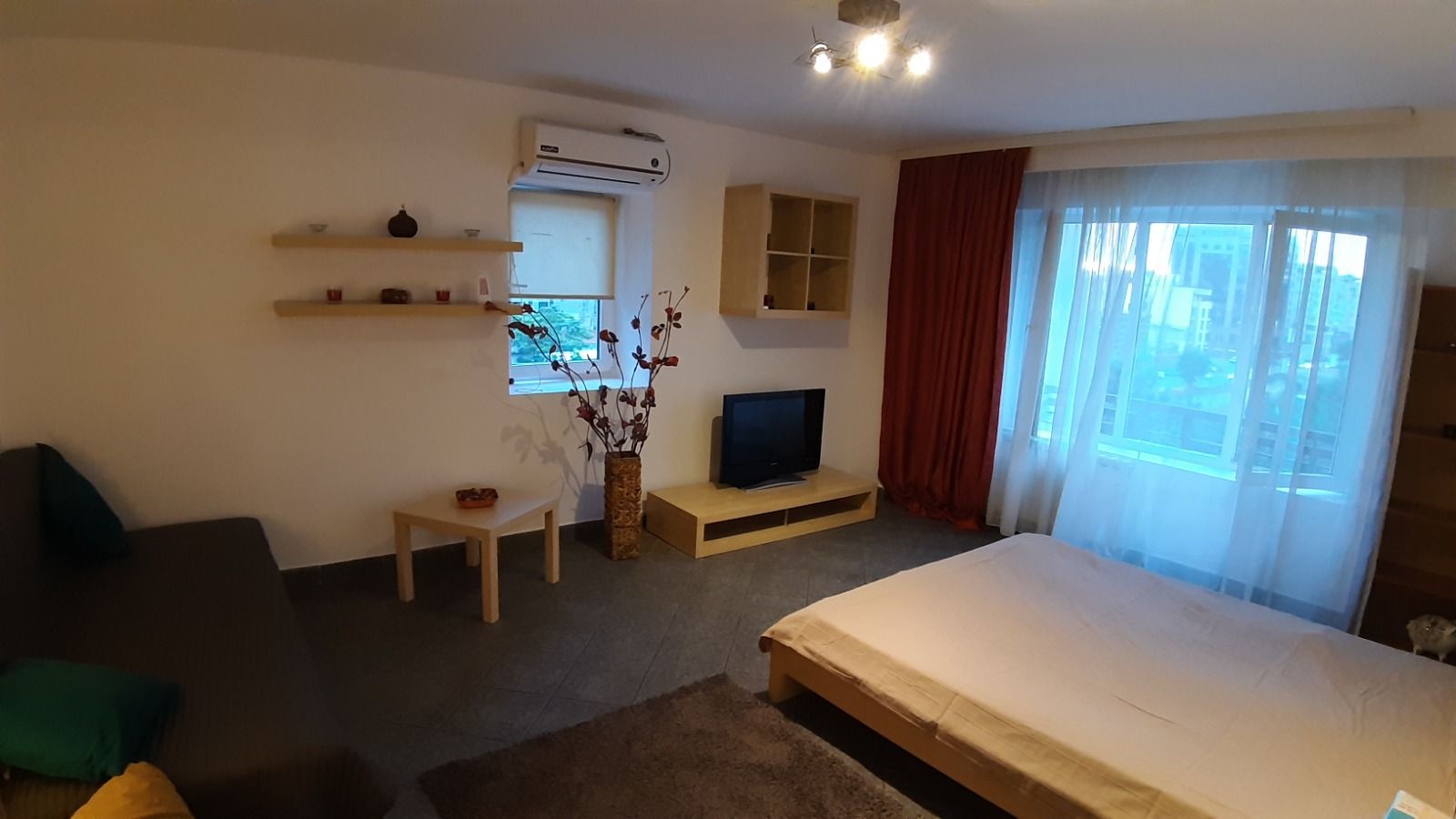 Garsonieră spațioasă 45 mp, renovată recent, AC, balcon, Splaiul Unirii - Poză 3