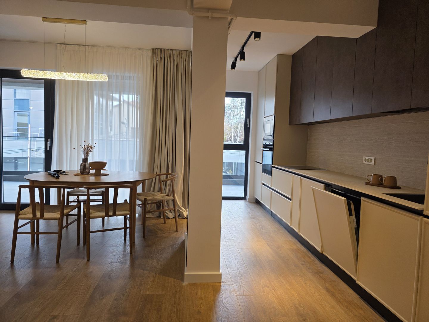 Apartament 4 Camere de vanzare Iancu Nicolae utilat mobilat - Poză 1