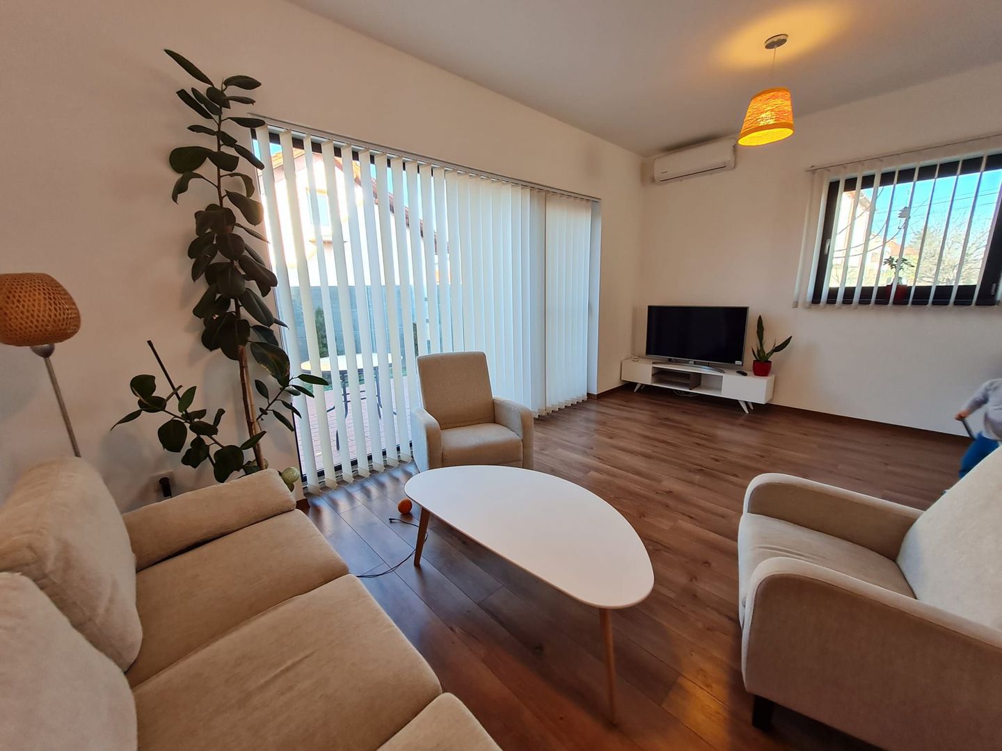 Minimalist la prima închiriere în Dumbravita - Poză 1