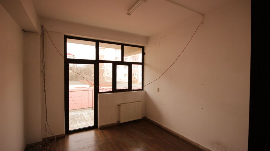 Imobil destinatie birouri + depozit - Poză 40