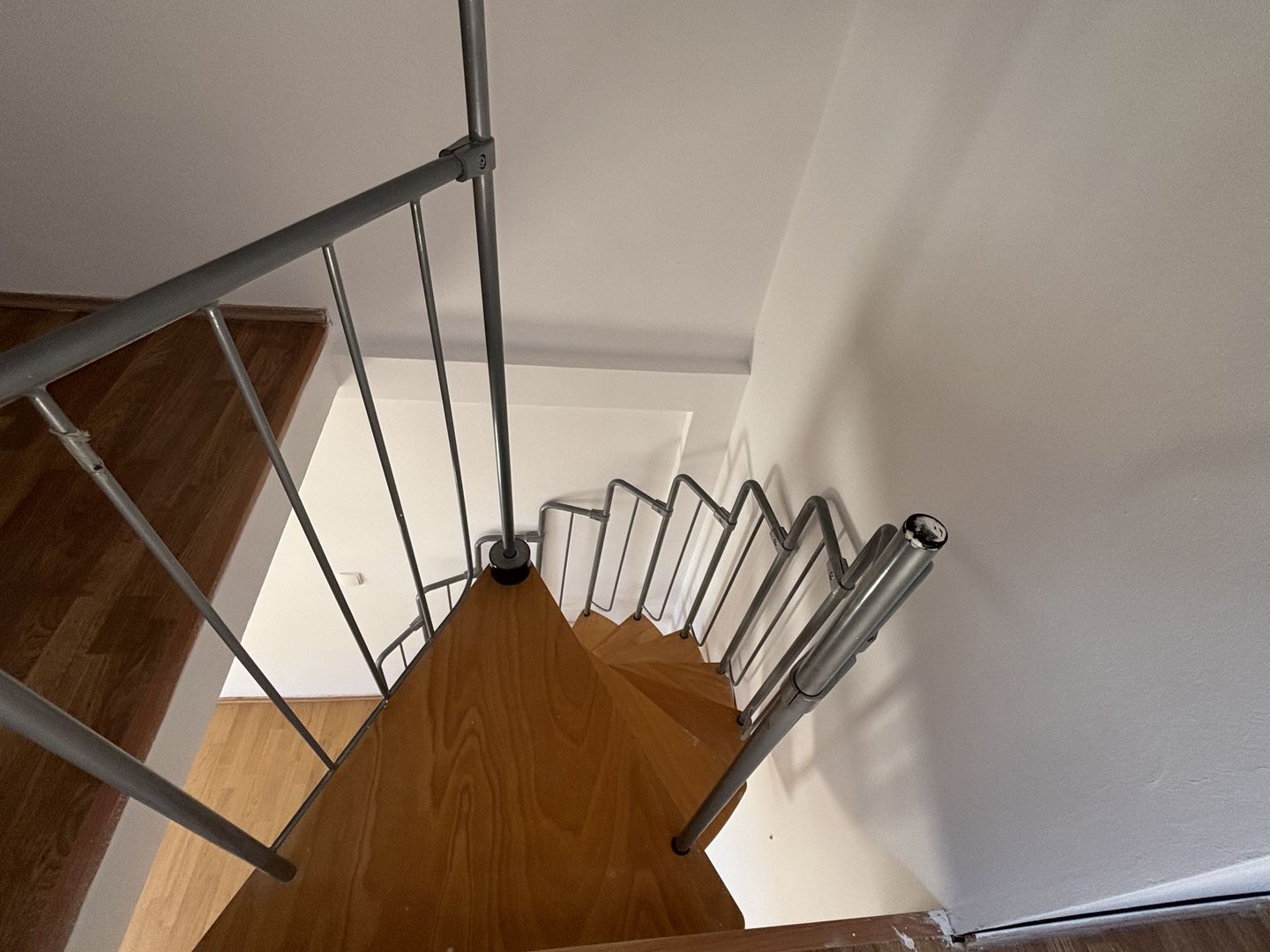 Apartament tip mansarda - Poză 12