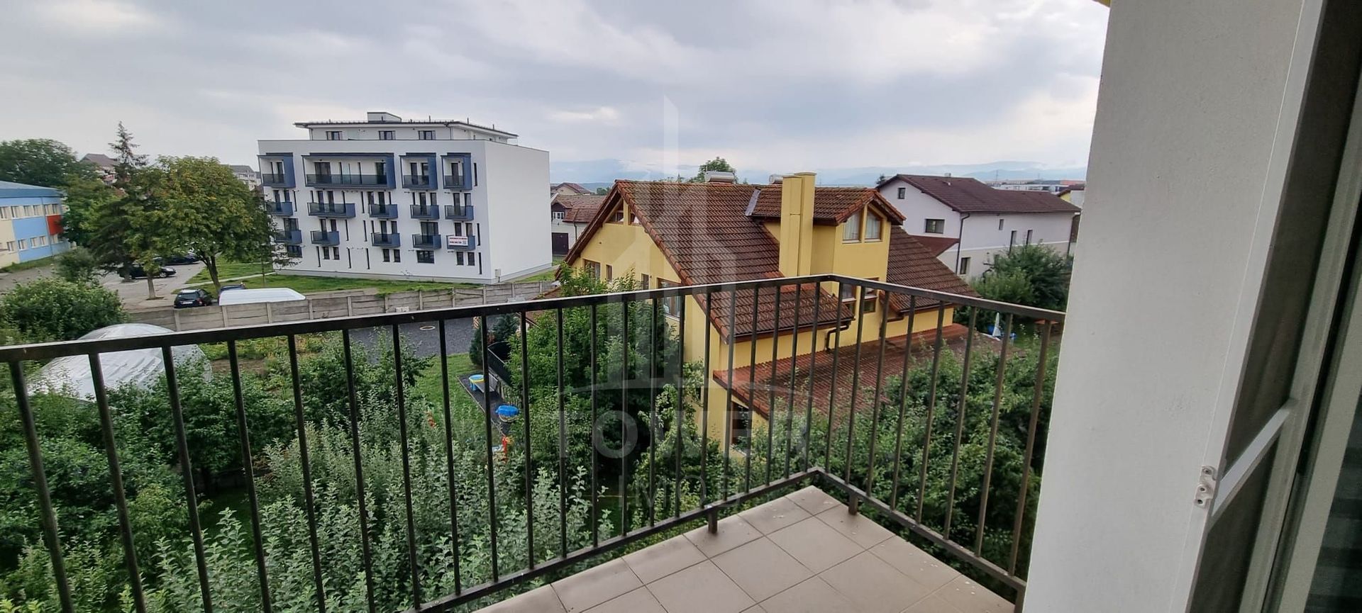 Aprtament spatios cu trei camere in Turnisor 85 mp - Poză 3